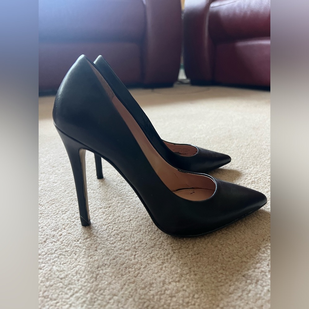 Size 4 - Picture 2 of 2